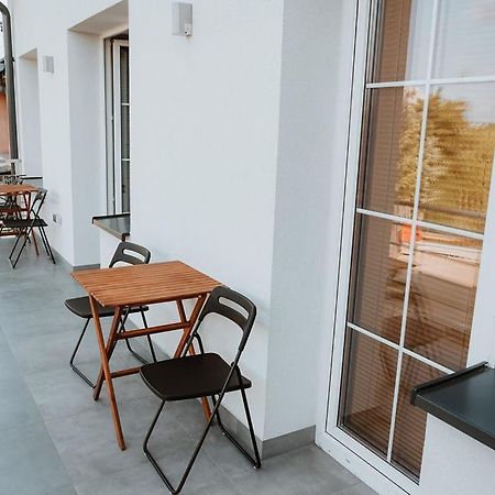 Noclegi Przy Stacji Nowy Dwor Mazowiecki Ngoại thất bức ảnh